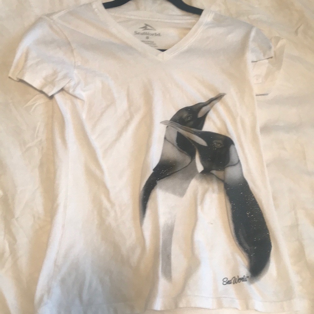 White v neck t shirt seaworld